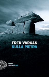 Copertina del libro Sulla pietra di Fred Vargas
